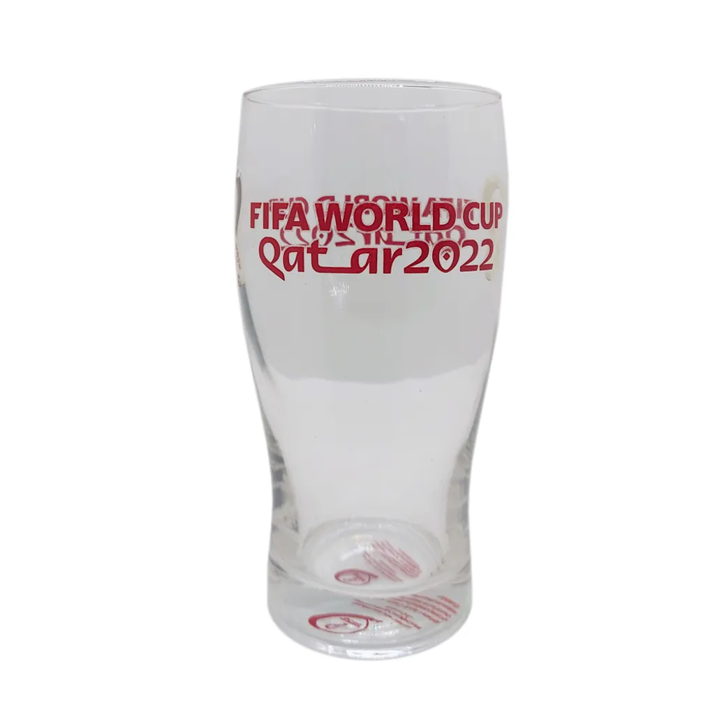 Ein Paar Biergläser Für Die FIFA-Weltmeisterschaft Qatar 2022 – Bild 3